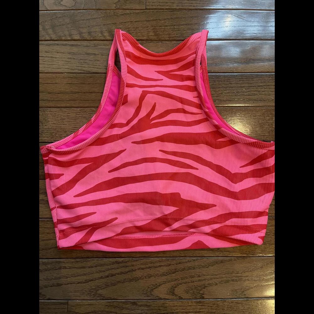 Beach riot Bright pink leopard tank crop top